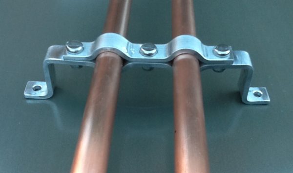 Bridge clamp pipe bracket twin port 15mm - Image 3
