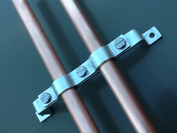 Bridge clamp pipe bracket twin port 15mm - Image 4