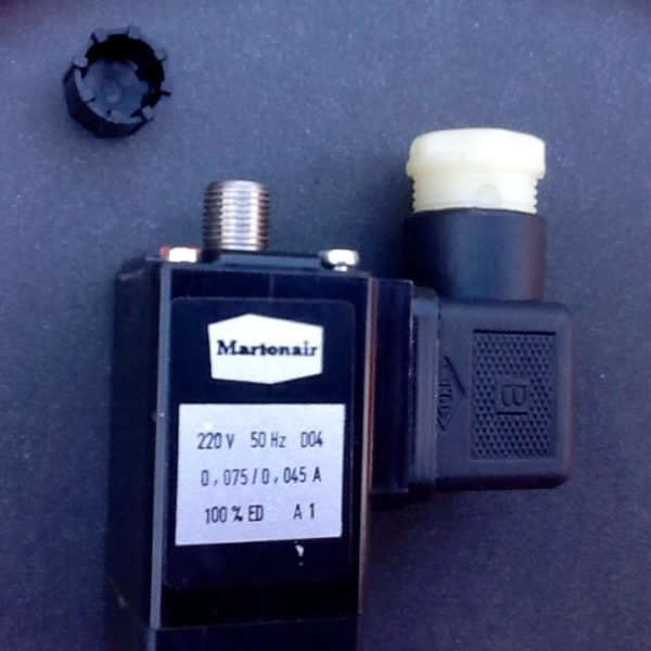 MARTONAIR SHUTTLE VALVE Solenoid Valve Type: M /2400. www.britishpipeclamps.co.uk