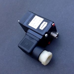 MARTONAIR SHUTTLE VALVE Solenoid Valve Type: M /2400